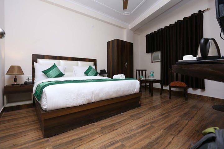 Hotel Sanca International ニューデリー エクステリア 写真
