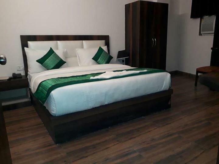 Hotel Sanca International ニューデリー エクステリア 写真